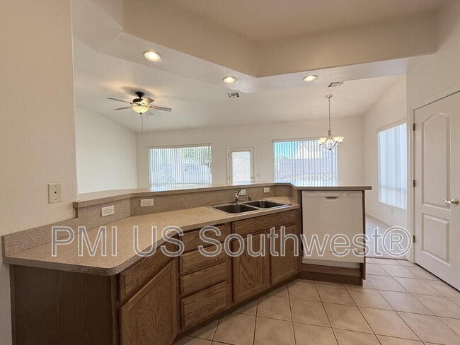 Building Photo - 2657 Edgewater Dr