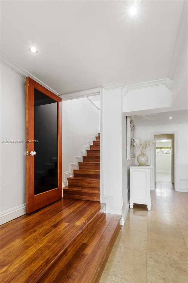 Building Photo - 1700 Bay Dr