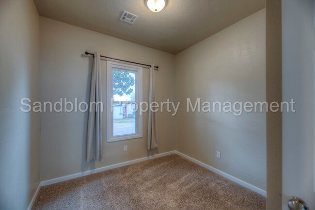 Building Photo - FOR LEASE | Sand Springs | $1445 Rent | Av...
