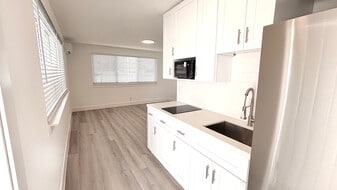 Building Photo - 721 N 68th Way