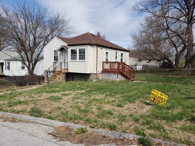 Large Corner Lot - 1 Lamar Dr