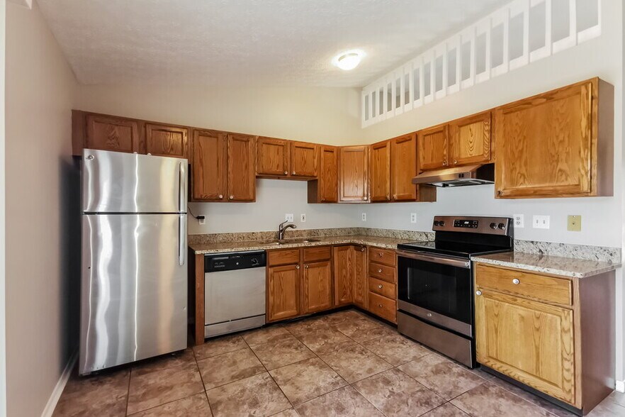 Building Photo - 3255 Bluhm Ct