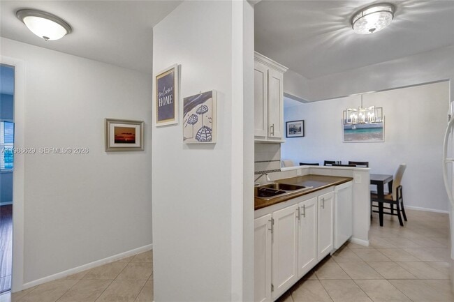 Building Photo - 400 N Riverside Dr