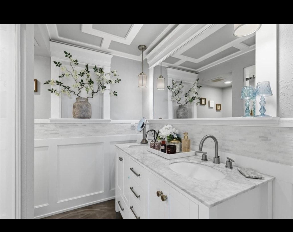 Building Photo - 7465 Bay Island Dr S