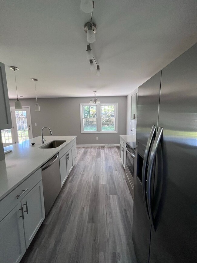 Building Photo - Available May 1st. Totally Remodeled 3 BR/2 BA