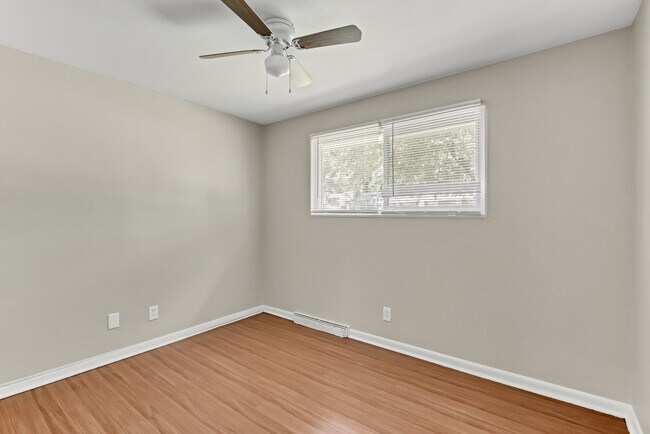 Building Photo - 2440 Castle Dr