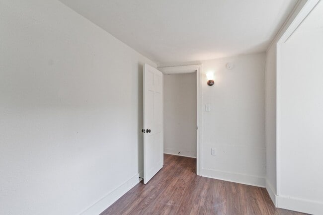 Building Photo - Cozy 3 Bedroom, 1.5 Bath Single Family Home!