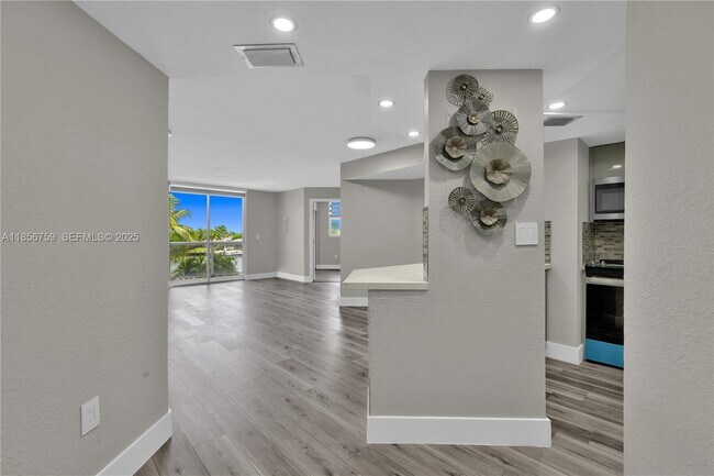 Building Photo - 5880 Collins Ave