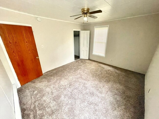 Building Photo - Nice 3 bed 1.5 bath house!