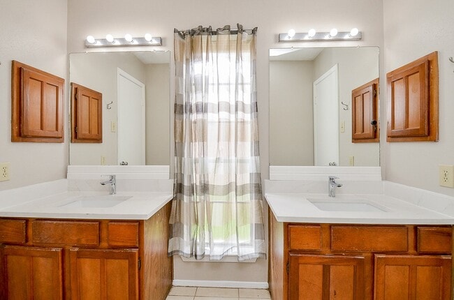 Building Photo - 19318 Quiet Brook Dr