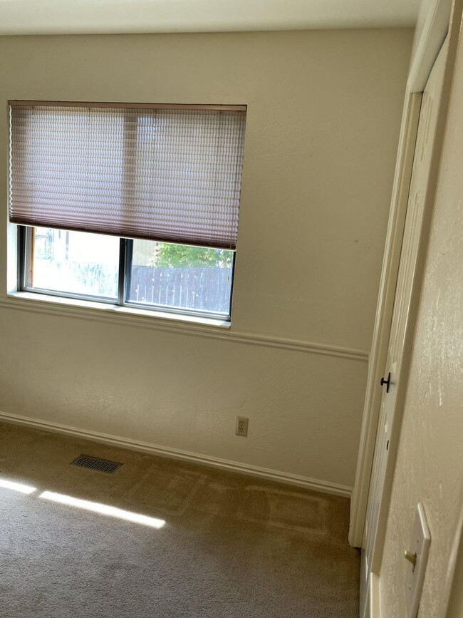 Building Photo - 428 E 1150 N