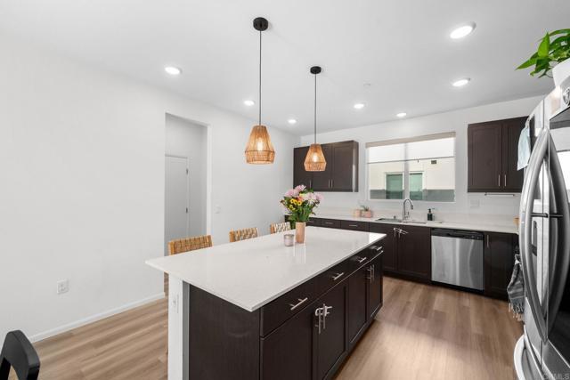 Building Photo - 5485 Seacliff Pl