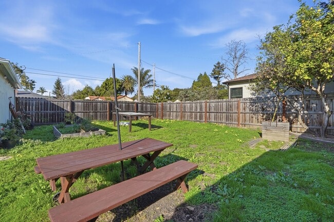 Building Photo - 811 Mission St