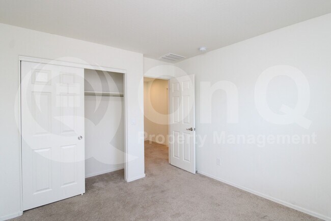 Building Photo - 222 N 56th Pl