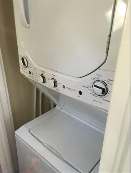 Building Photo - 77 Lyman Ave