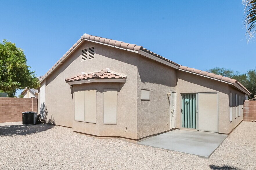 Building Photo - 3275 W Sunshine Butte Dr