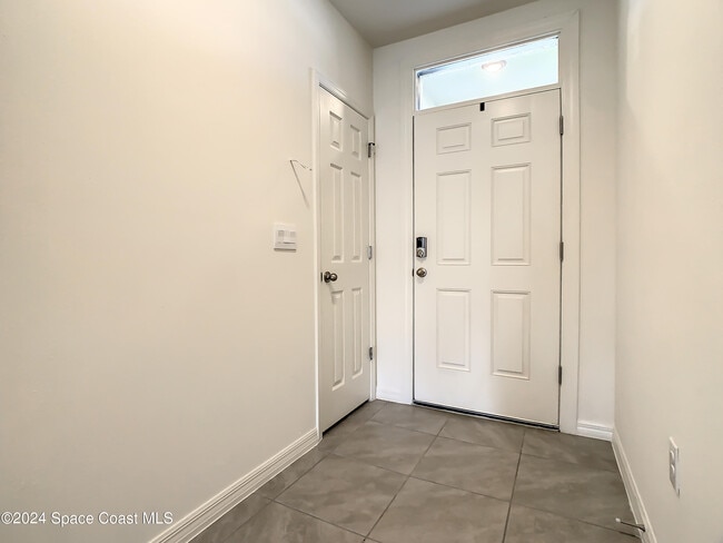 Building Photo - 2243 Capital Dr