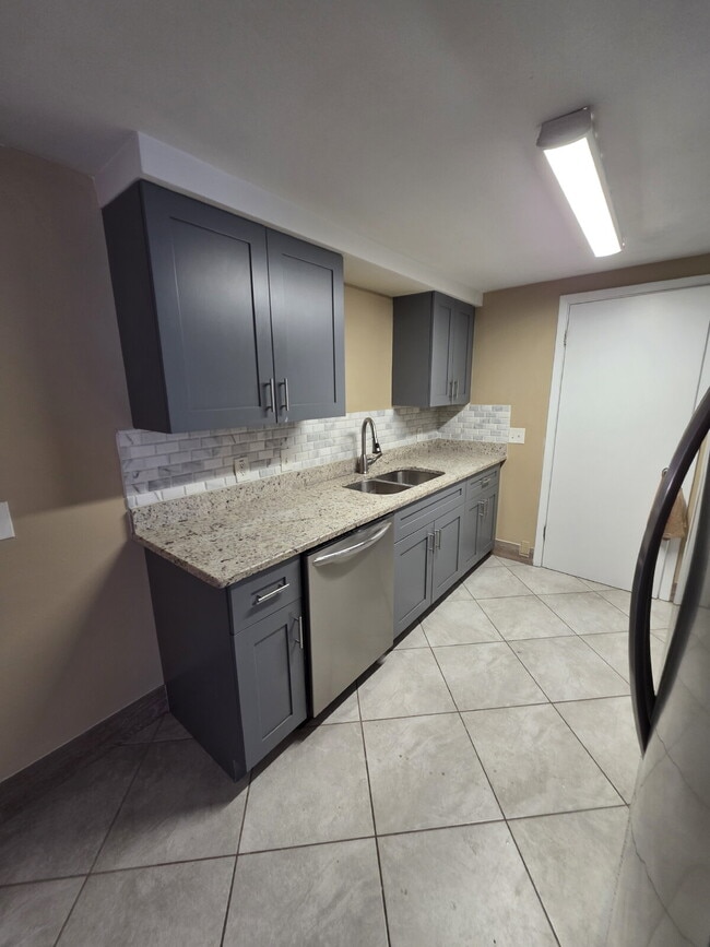 Building Photo - REMODELED 3 BEDROOM 2 FULL BATHS WITH FENCED IN YARD.