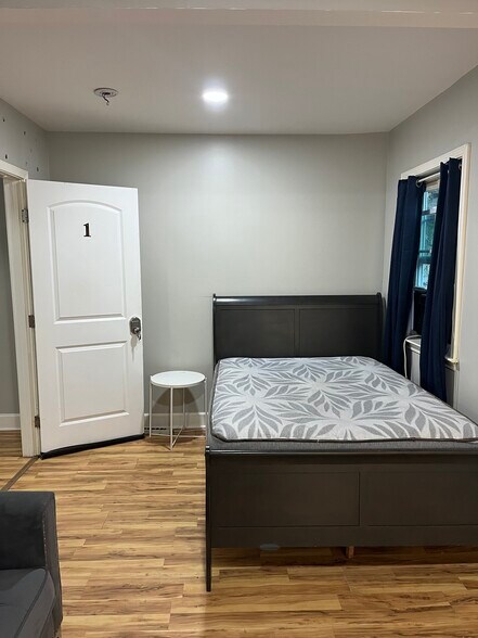 Building Photo - 761 Kennolia Dr SW