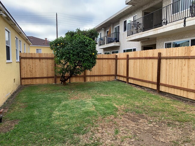 Large Private back yard - 3850 Wade St