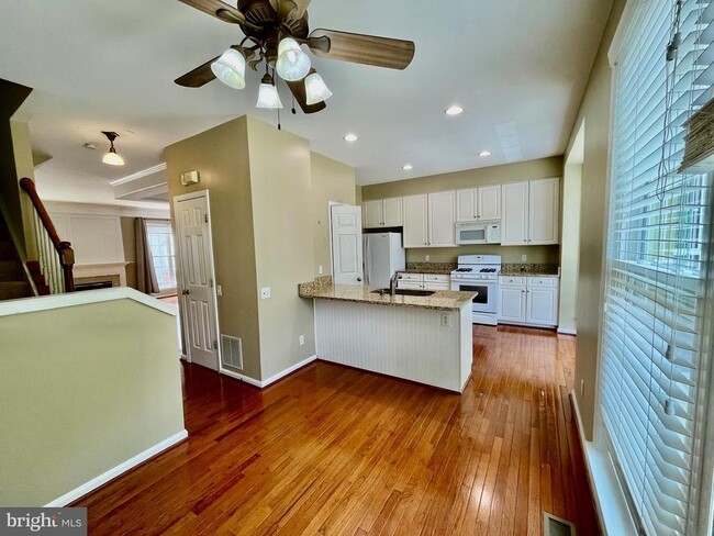 Building Photo - 7504 Lamoyne Ct
