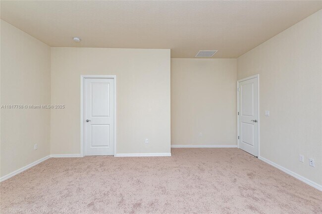 Building Photo - 1040 Eucalyptus Dr