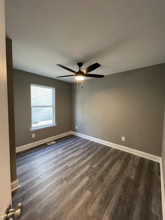 Building Photo - 2425 13th Ave