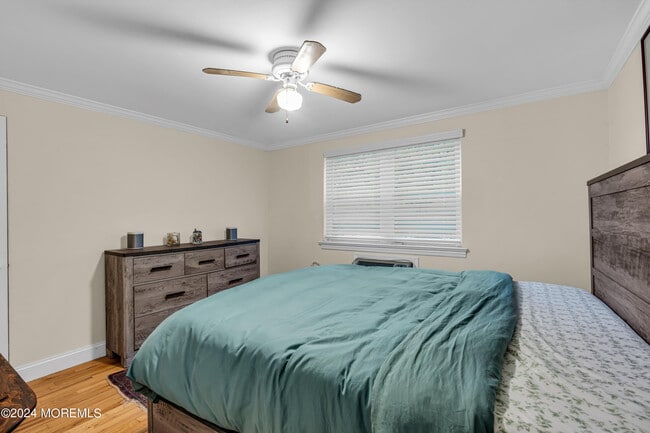 Building Photo - 6 Manor Dr