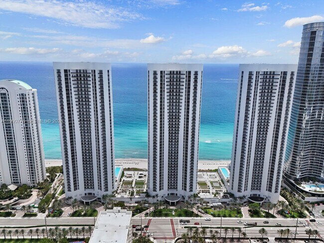 Building Photo - 15901 Collins Ave