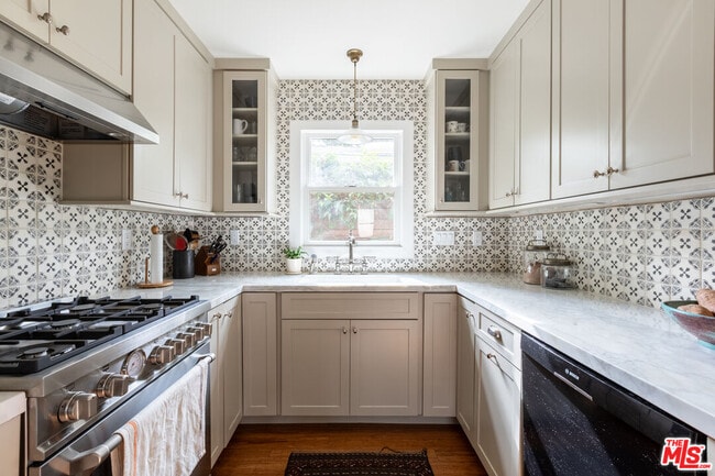 Building Photo - 6271 Saylin Ln