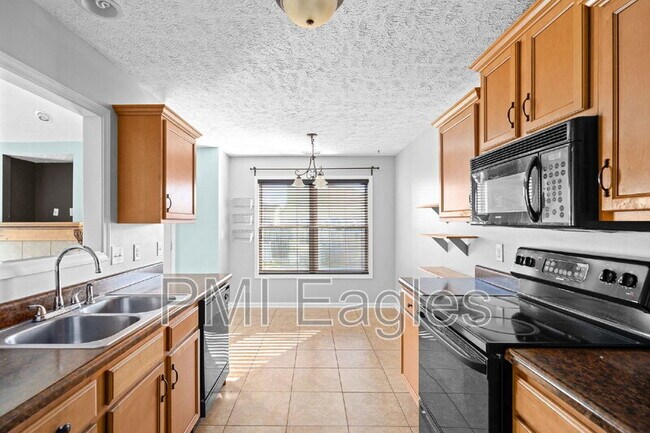Building Photo - 3565 Southwood Dr
