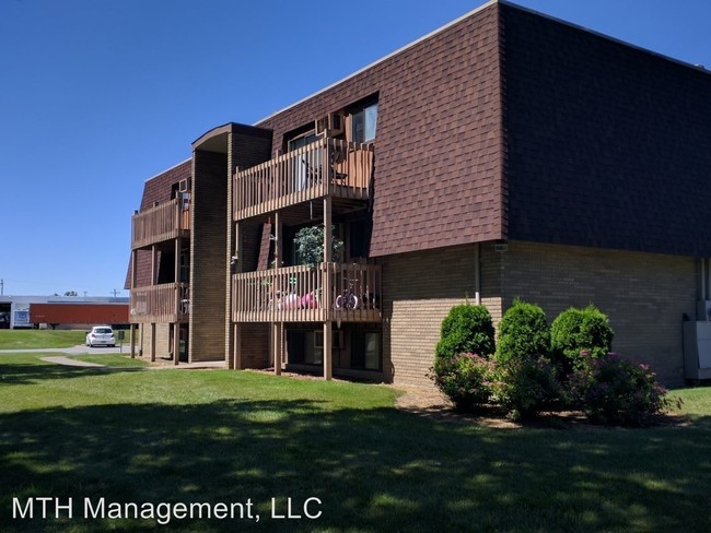 Building Photo - 2001 Foxborough Cir