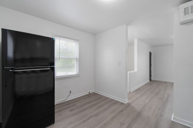 Building Photo - Coming March 1st: 1BR Townhouse in Midland, PA!!