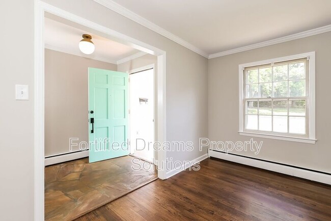 Building Photo - 1101 Surry Dr