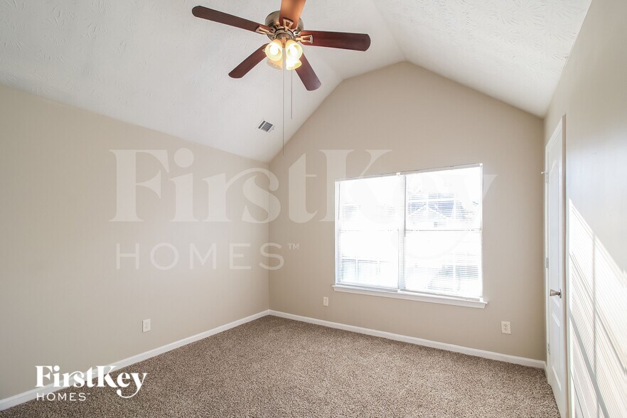 Building Photo - 7424 Garnet Dr