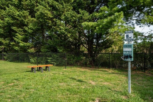 Building Photo - 2553 Bradford Ct