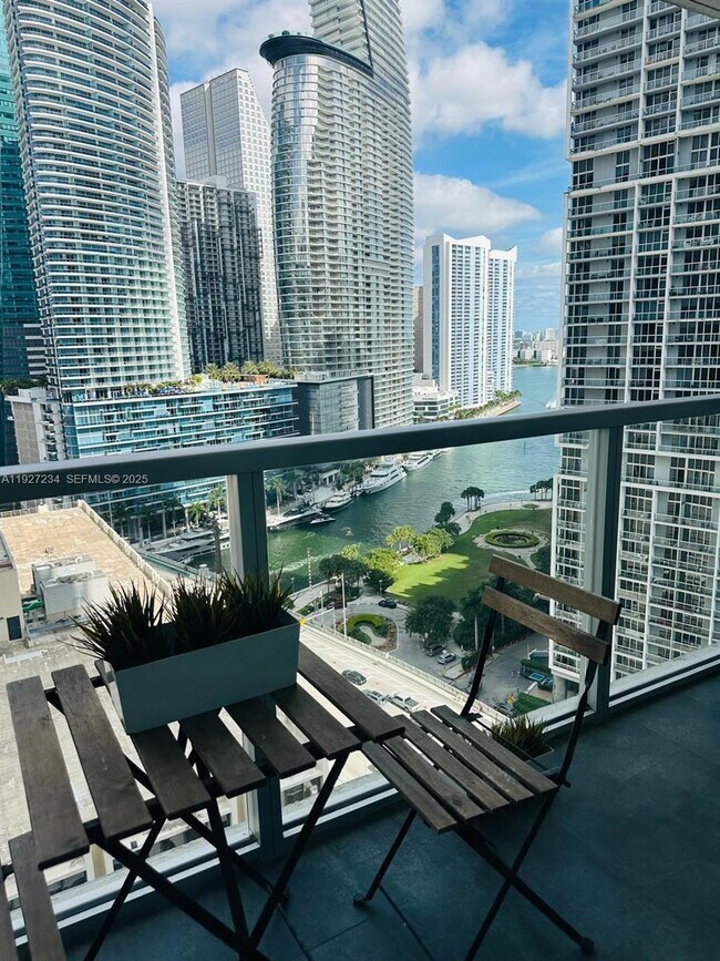 Building Photo - 500 Brickell Ave