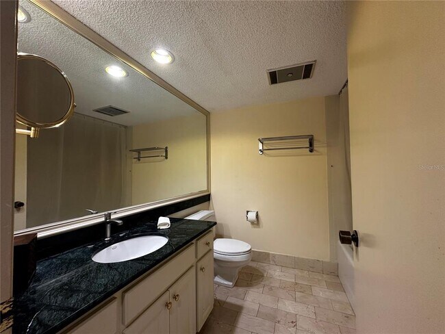 Building Photo - 29129 Bay Hollow Dr