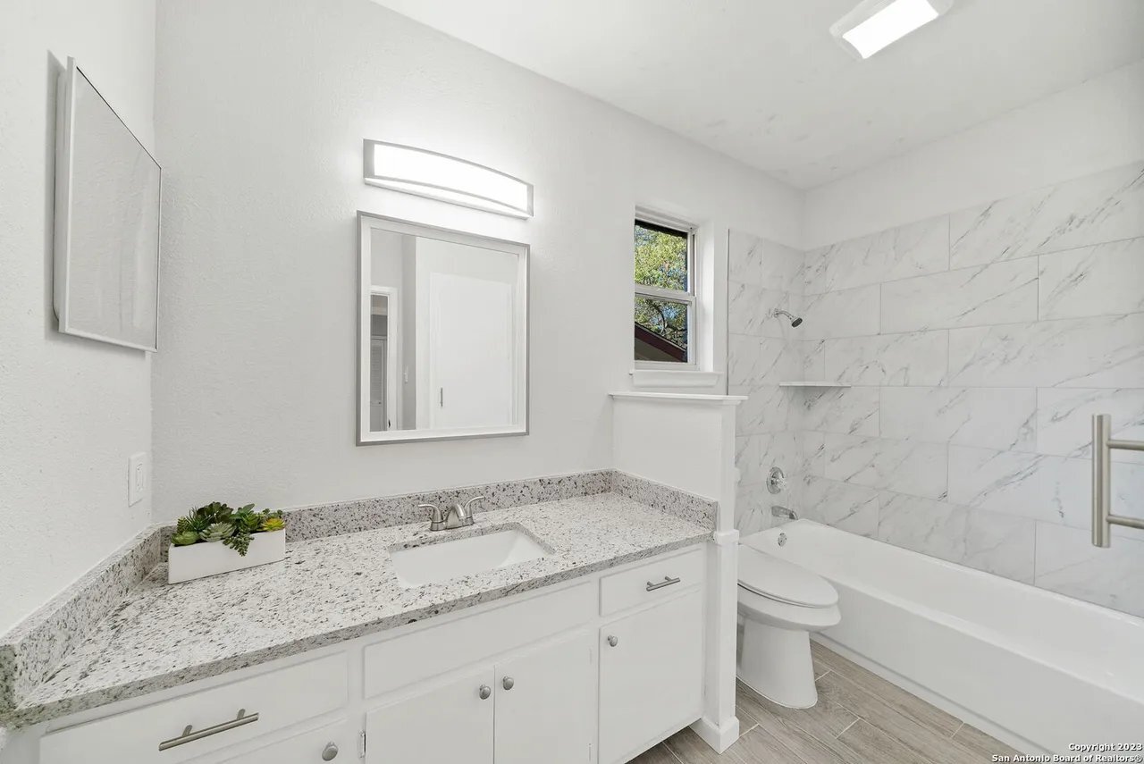 Building Photo - 6302 Handsome Lake Dr
