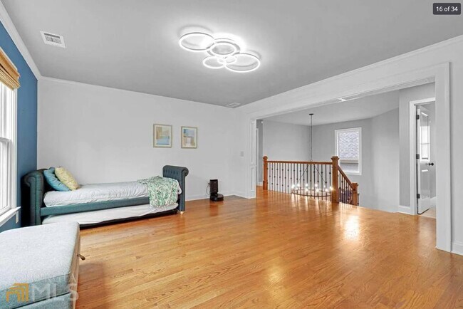 Building Photo - 1094 Mendell Cir NE