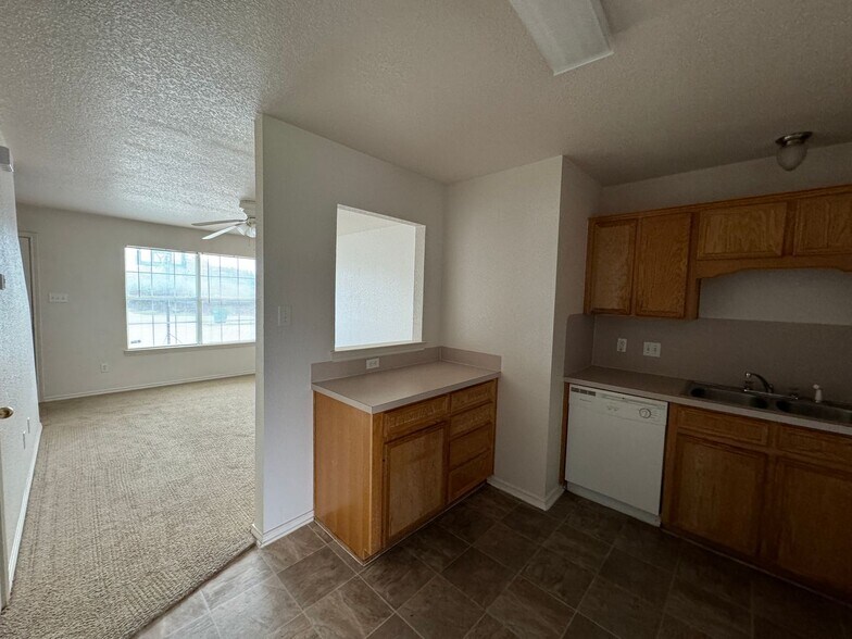 Building Photo - 1602 Aztec Trce