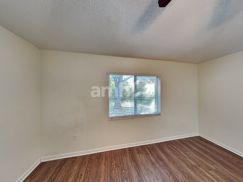 Building Photo - 1209 Blufield Ave