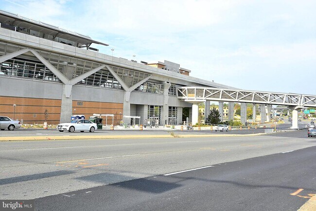 Building Photo - 1952 Kennedy Dr
