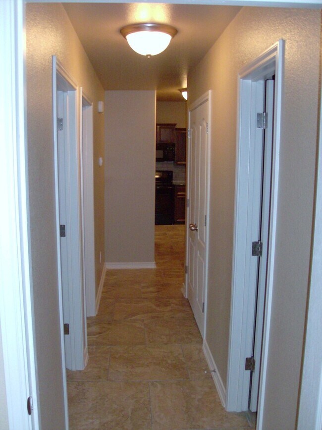 Building Photo - 5605 Settlers Ct