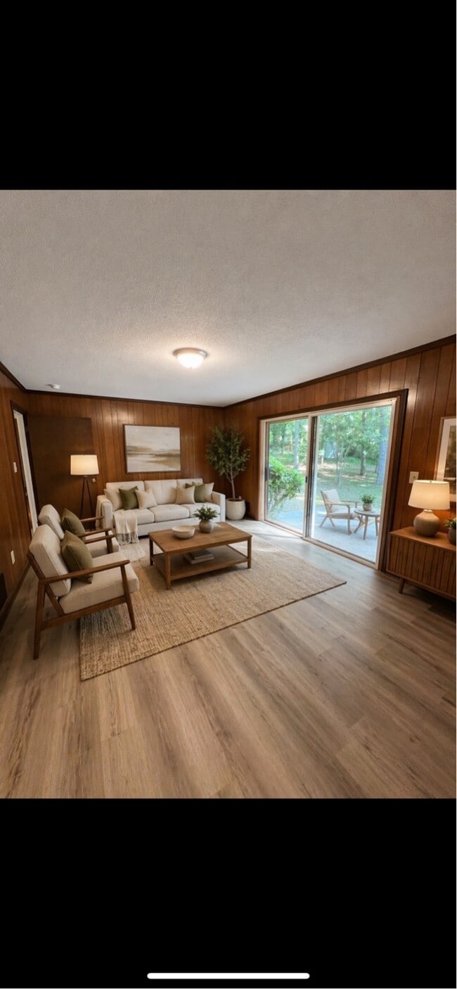 Building Photo - 150 Chinquapin Way