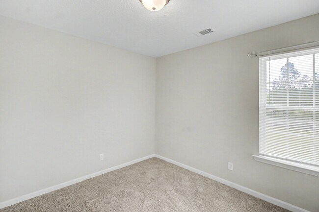 Building Photo - 18 Sunflower Cir NE