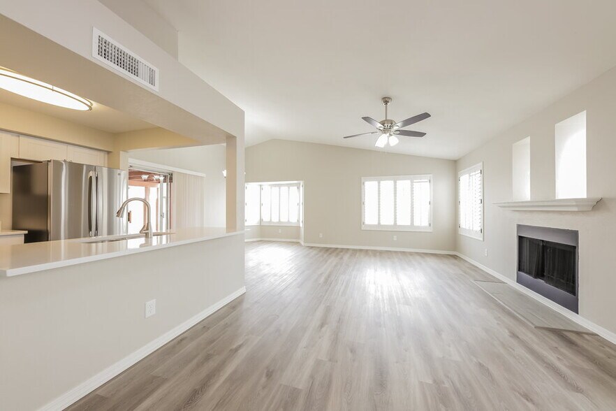 Building Photo - 8810 W Grovers Ave