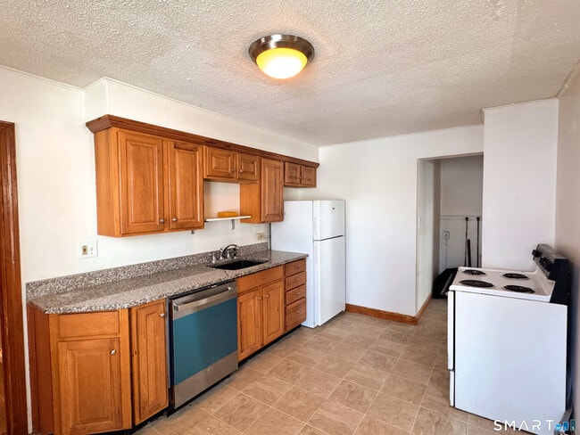 Building Photo - 5 Church St