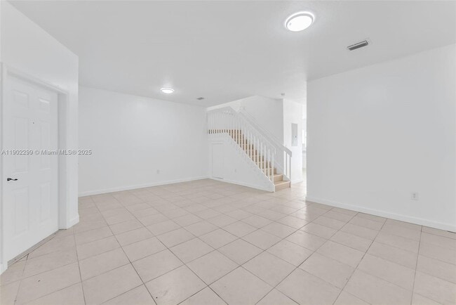 Building Photo - 1530 SE 31st Ct