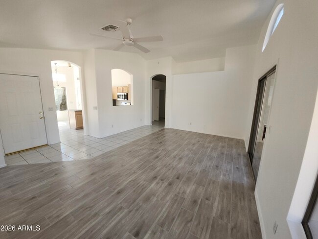 Building Photo - 8252 W Willow Ave